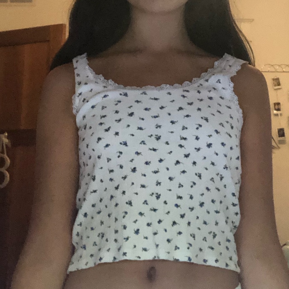 Brandy Melville Ronnie lace tank
